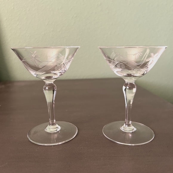 Set of Two Delicate Vintage Floral Etched Glass Cocktail Glasses - Picture 1 of 6